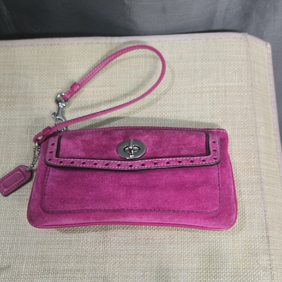 Coach Vintage Pink Suede Wristlet with Turnlock - Picture 7 of 16